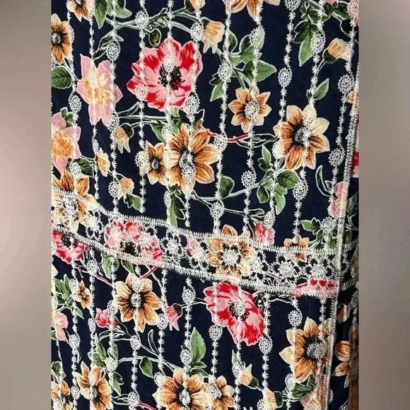 Sweet Miss Embroidered 3/4 Sleeve Dress With Lacey Accents Size L/XL - Picture 5 of 8